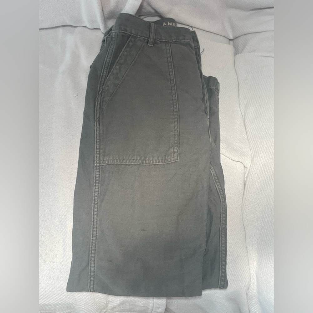 AMERICAN EAGLE women’s green baggy cargos